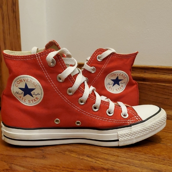 Converse Red and White High-Tops W 7 / M 5 - Picture 2 of 11